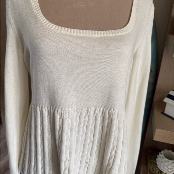 Hollister Cream Crewneck Sweater - Picture 4 of 6